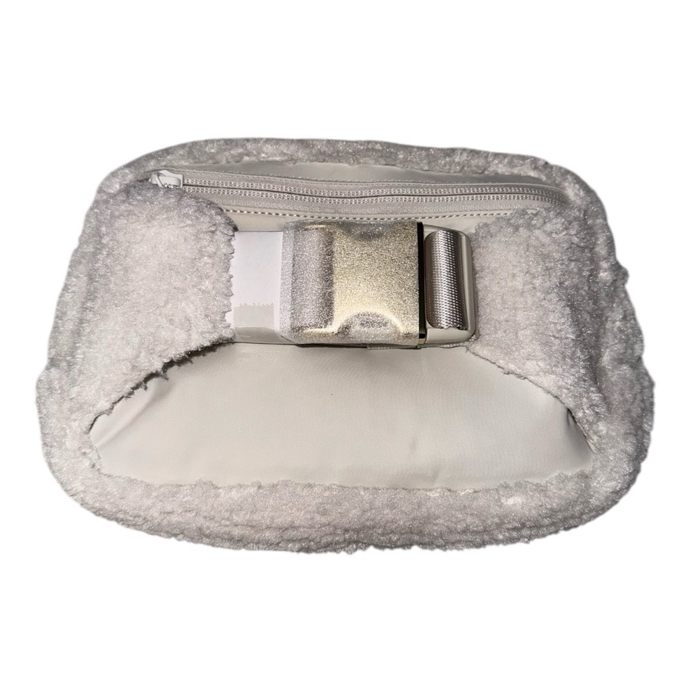 NWT Lululemon Everywhere Belt Bag Fleece Large 2L White Opal/Gold NWTs - Picture 2 of 9